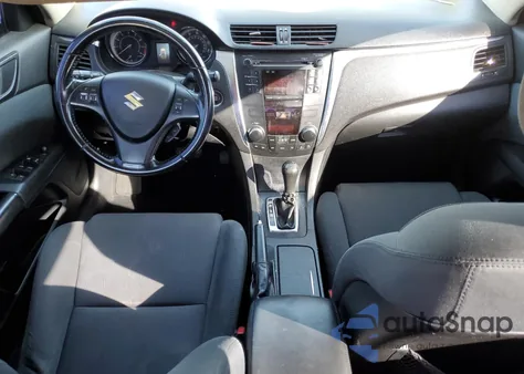 2010 Suzuki Kizashi Se z USA, uszkodzony, nr VIN JS2RE9A3XA6100732